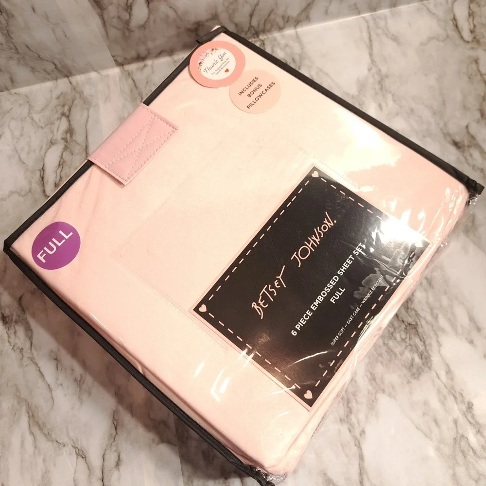 Betsey Johnson Full 6 Piece Embossed Sheet Set Pink Includes‎ Bonus Pillowcases
